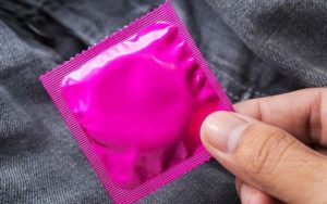 Почему гетеросексуальные мужчины не используют презервативы?