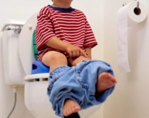 Ребёнок редко ходит в туалет по-маленькому