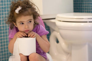 ребёнок с плачем ходит в туалет